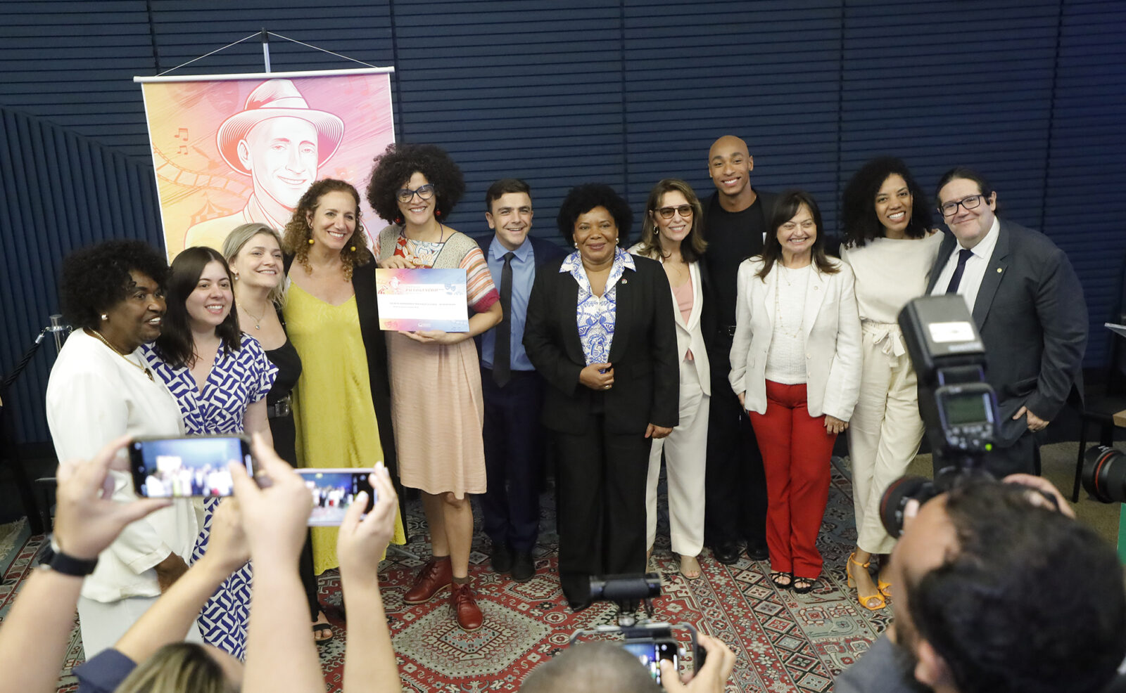 Aliel participa de entrega do prêmio Paulo Gustavo na Câmara dos ...