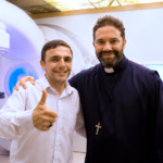 Aliel e padre Juviano, da Comunidade Terapêutica Padre Wilton
