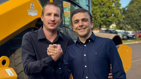 Imagem do deputado Aliel Machado com o vereador Aleixo Kominecki