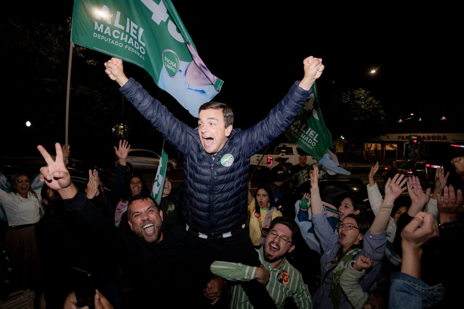 Comemoração da reeleição de Aliel Machado